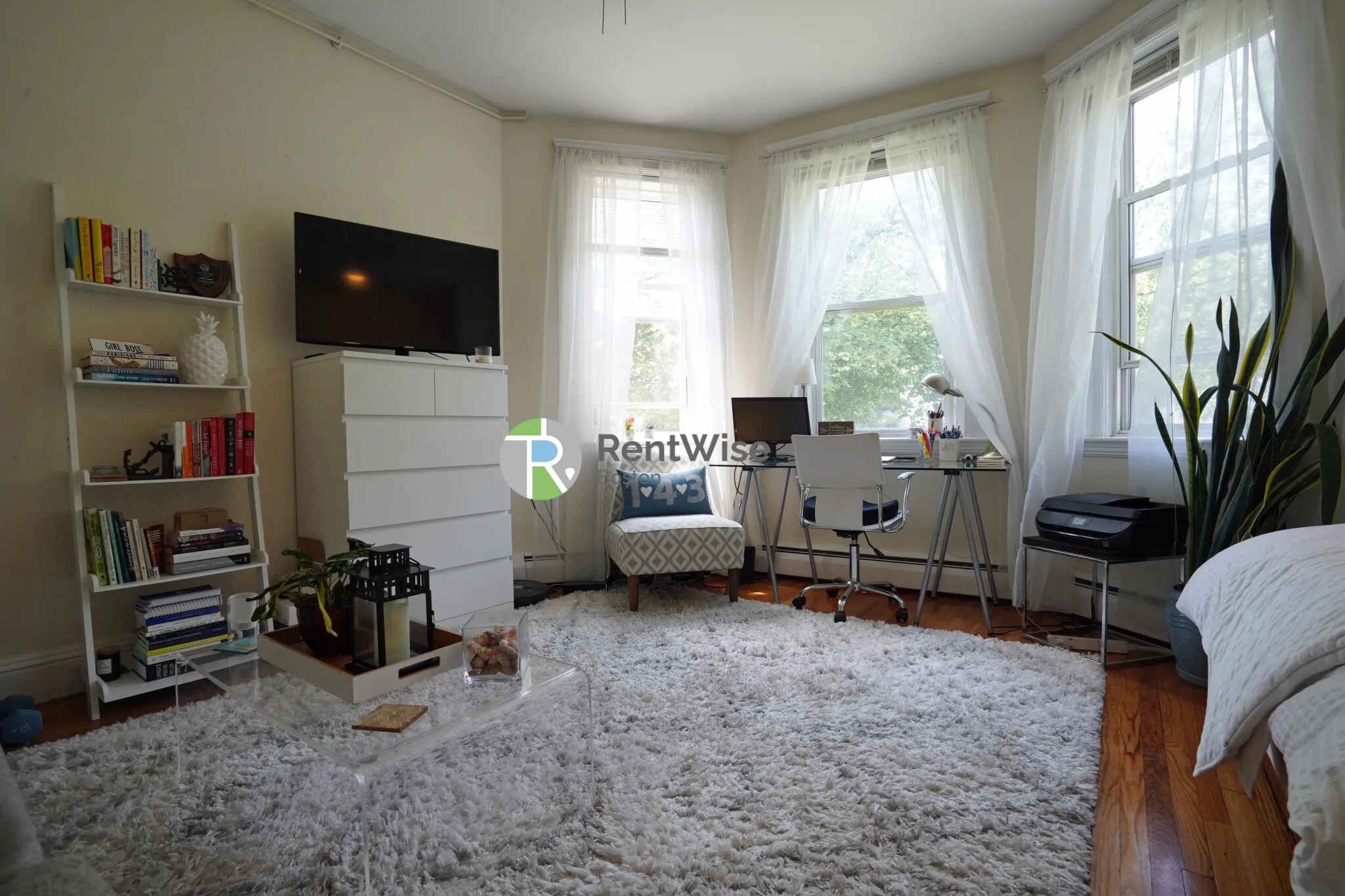 Studio bed, 1 bath apartment for rent at 1844 Commonwealth Ave Unit 1, Brighton — photo 2 of 14