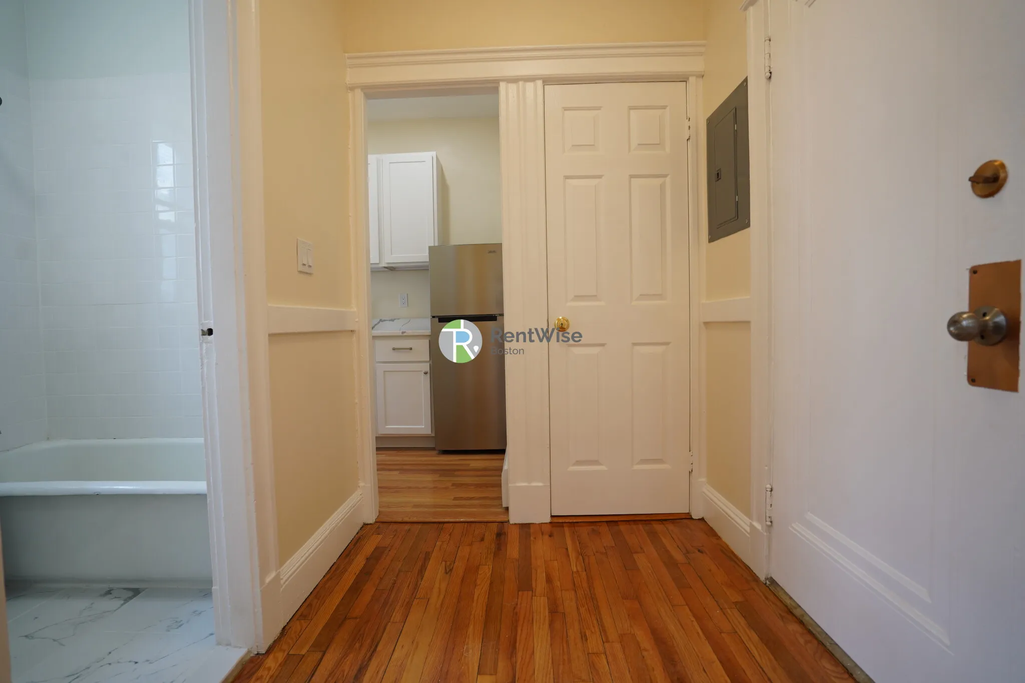 Studio bed, 1 bath apartment for rent at 1844 Commonwealth Ave Unit 018, Brighton — photo 2 of 14