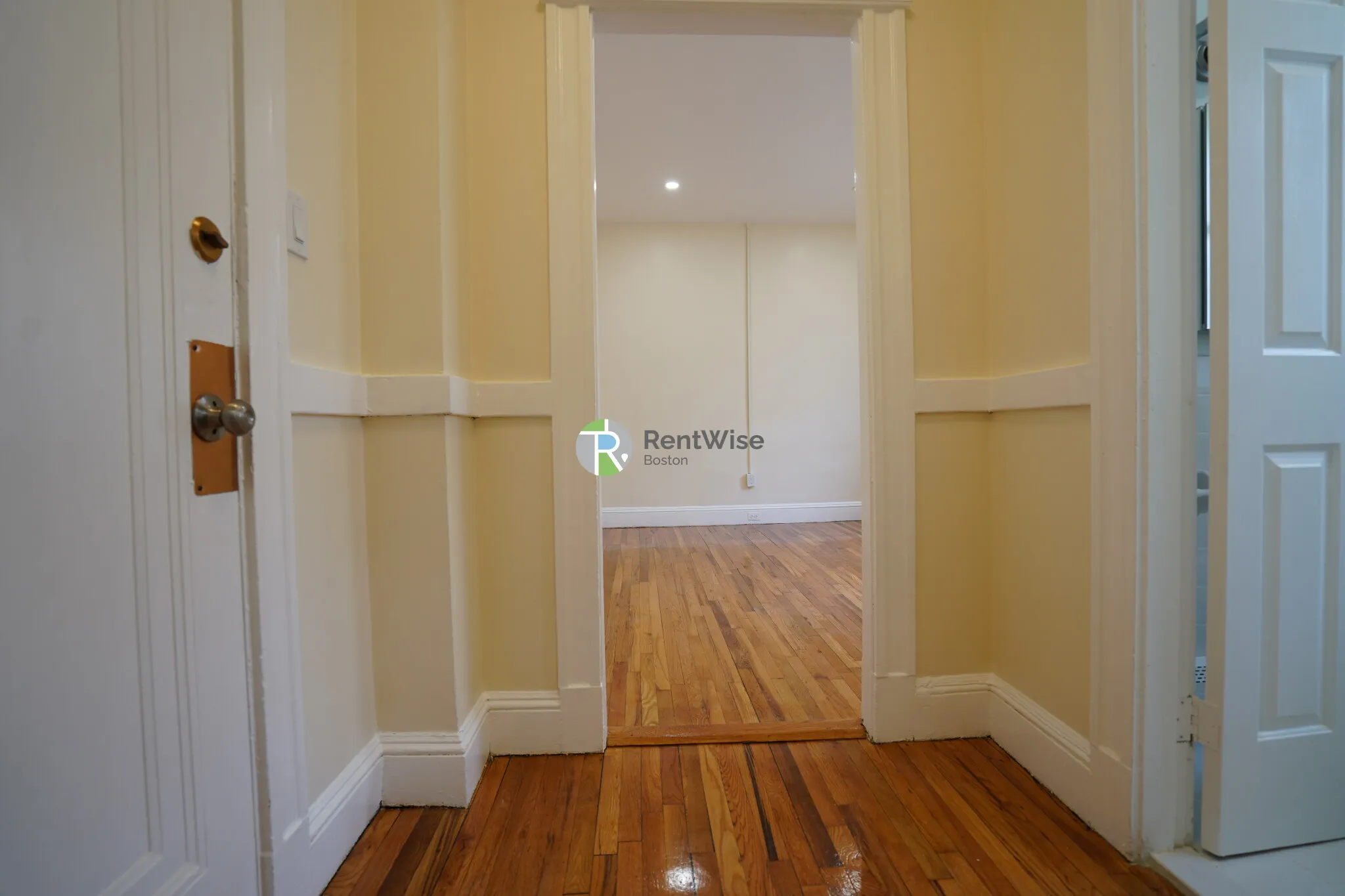 Studio bed, 1 bath apartment for rent at 1844 Commonwealth Ave Unit 018, Brighton — photo 3 of 14