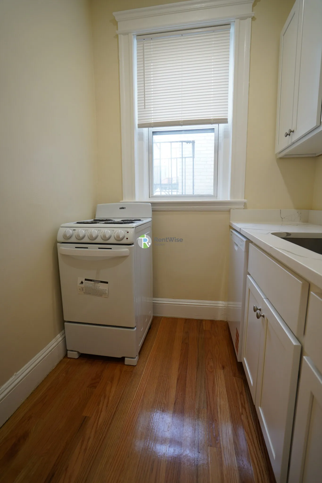 Studio bed, 1 bath apartment for rent at 1844 Commonwealth Ave Unit 19, Brighton — photo 12 of 14