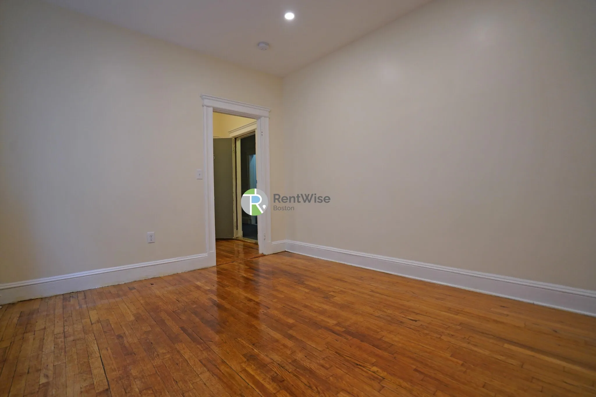 Studio bed, 1 bath apartment for rent at 1844 Commonwealth Ave Unit 5, Brighton — photo 5 of 12