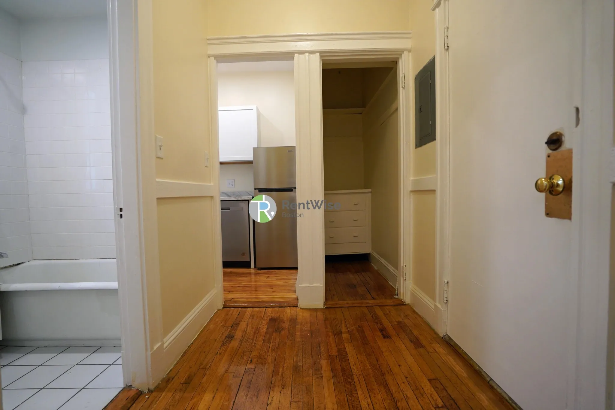Studio bed, 1 bath apartment for rent at 1844 Commonwealth Ave Unit 5, Brighton — photo 6 of 12
