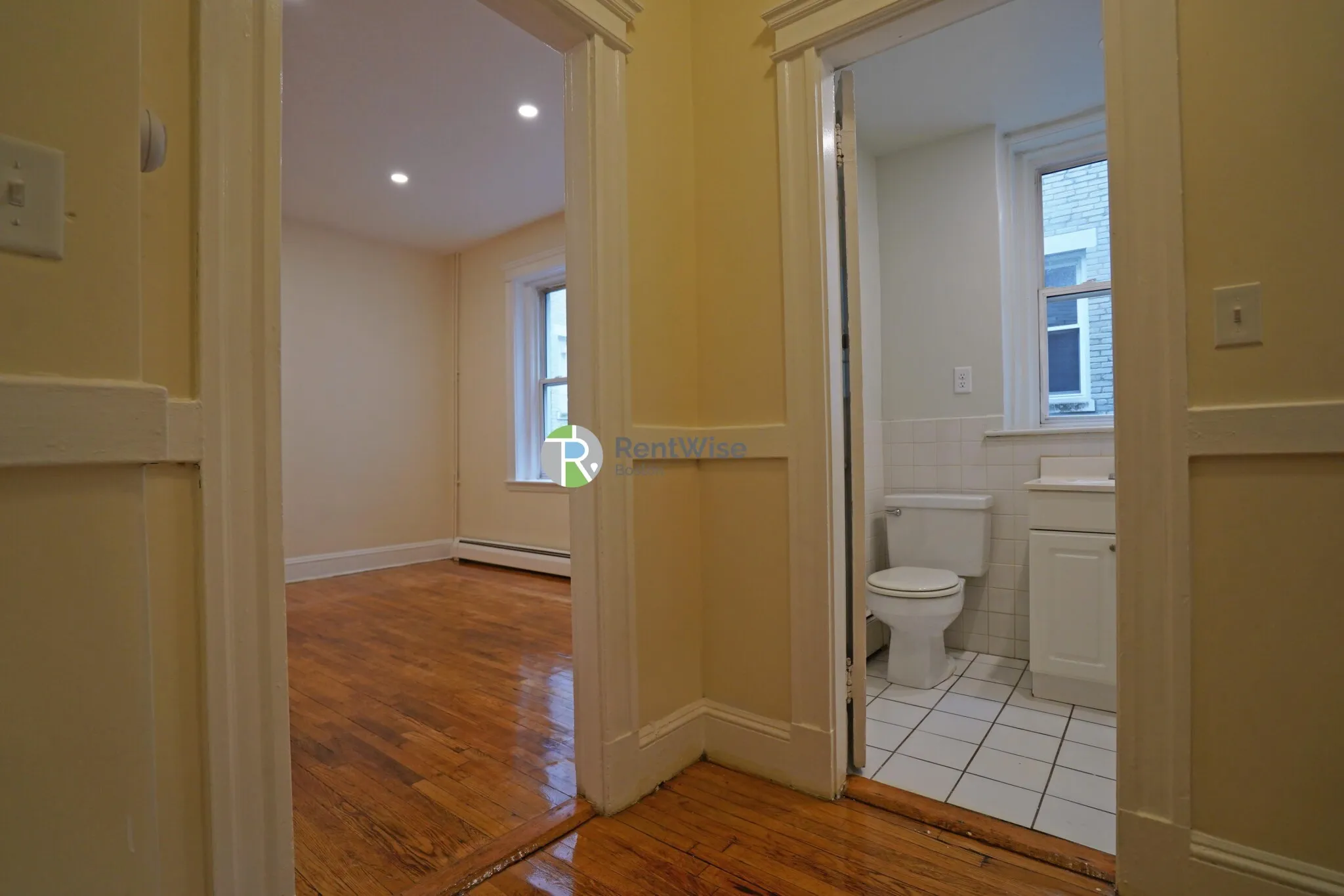 Studio bed, 1 bath apartment for rent at 1844 Commonwealth Ave Unit 5, Brighton — photo 2 of 12