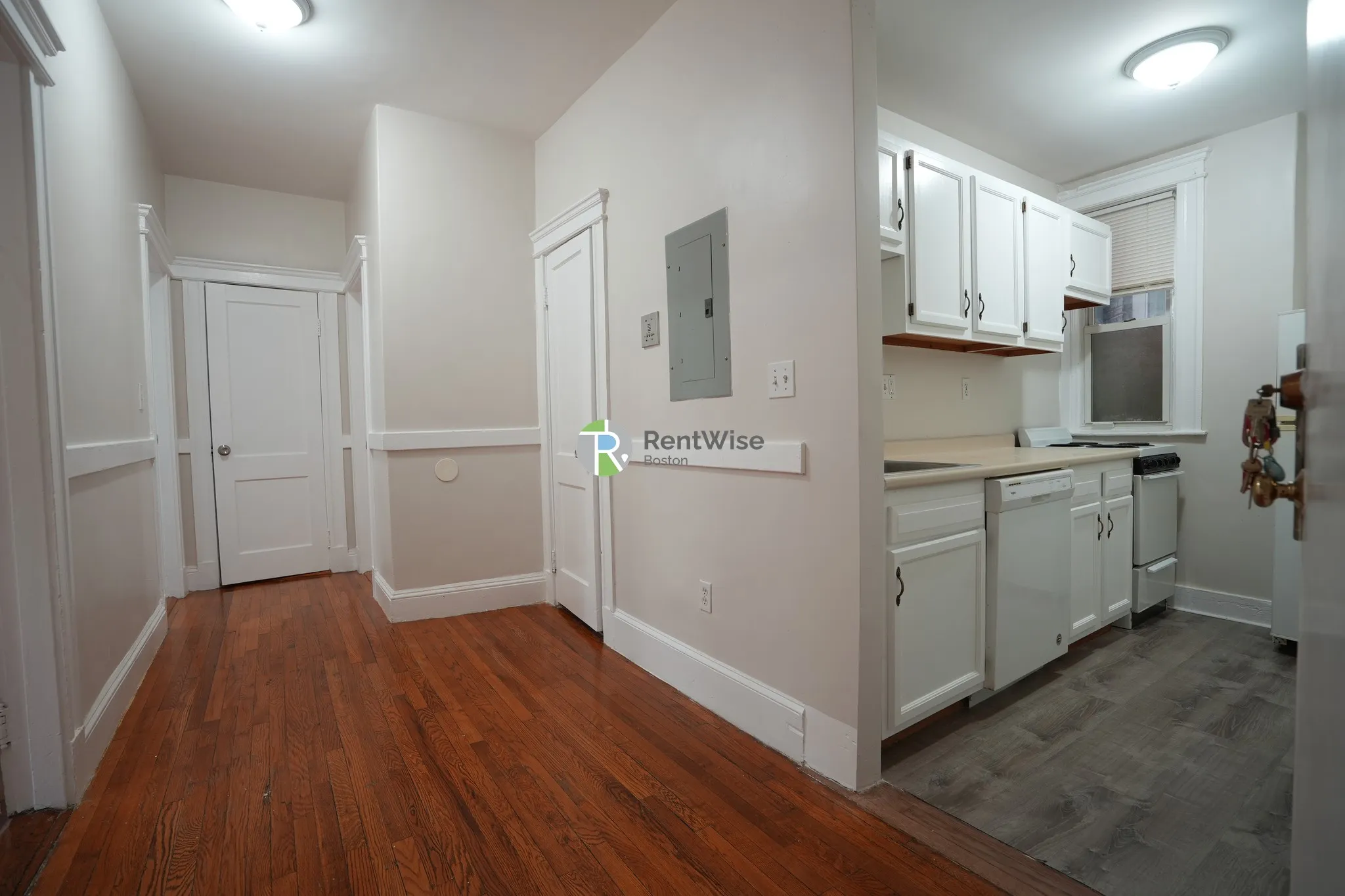 2 bed, 1 bath apartment for rent at 1846 Commonwealth Ave Unit 4, Brighton — photo 2 of 20
