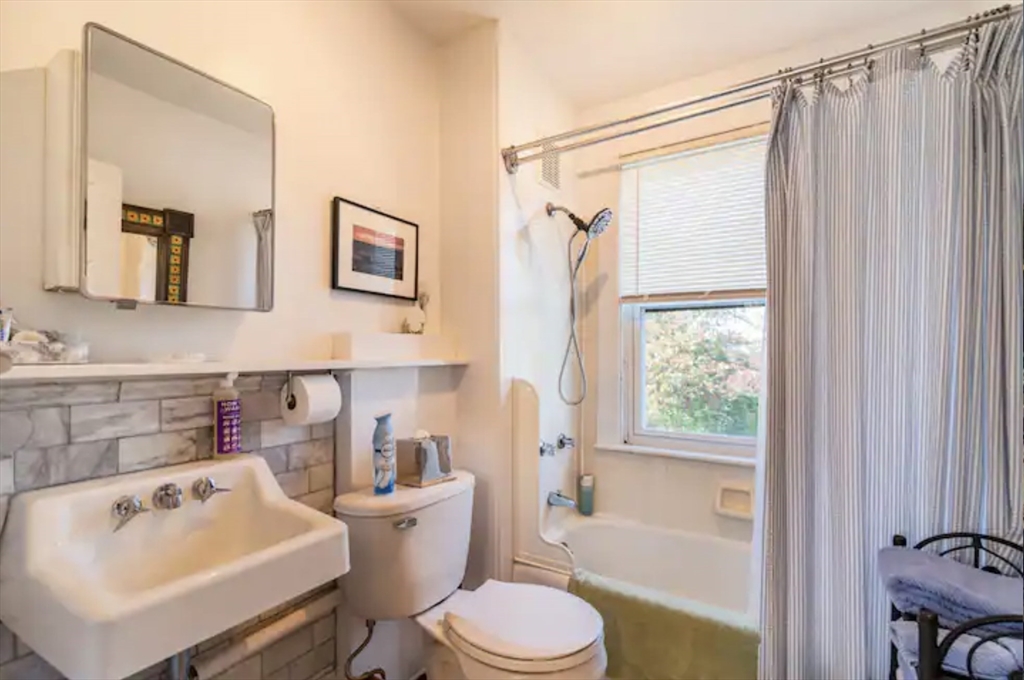 3 bed, 1 bath apartment for rent at 1847 Main Rd Unit VAC RENTAL, Westport Point — photo 11 of 22