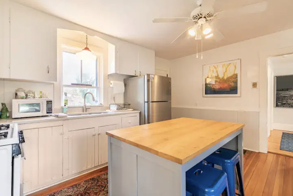 3 bed, 1 bath apartment for rent at 1847 Main Rd Unit VAC RENTAL, Westport Point — photo 3 of 22