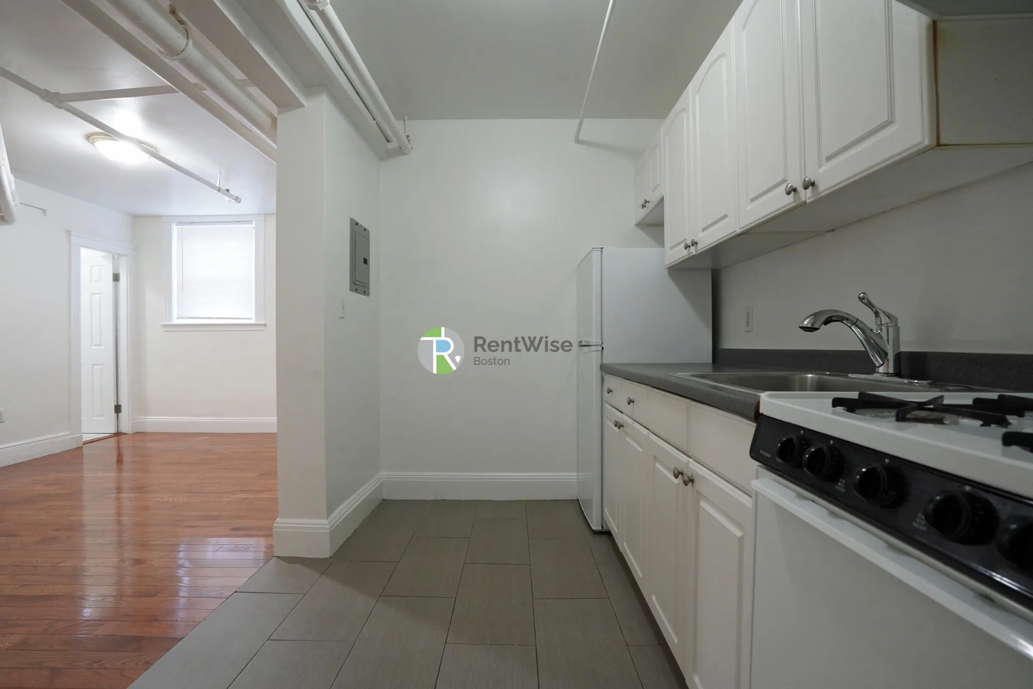Studio bed, 1 bath apartment for rent at 1848 Commonwealth Ave Unit A, Brighton — photo 4 of 12