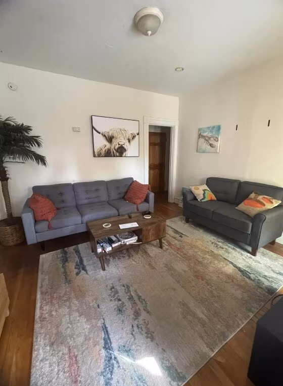 3 bed, 1 bath apartment for rent at 185 Beacon St Unit 1, Ward Two — photo 3 of 6