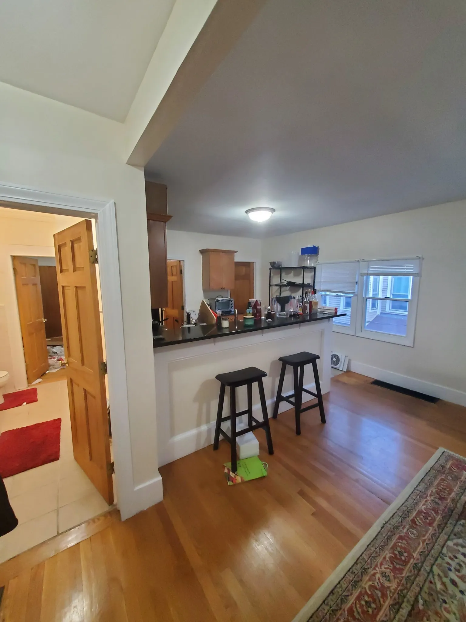 3 bed, 1 bath apartment for rent at 185 Beacon St Unit 2, Ward Two — photo 1 of 9