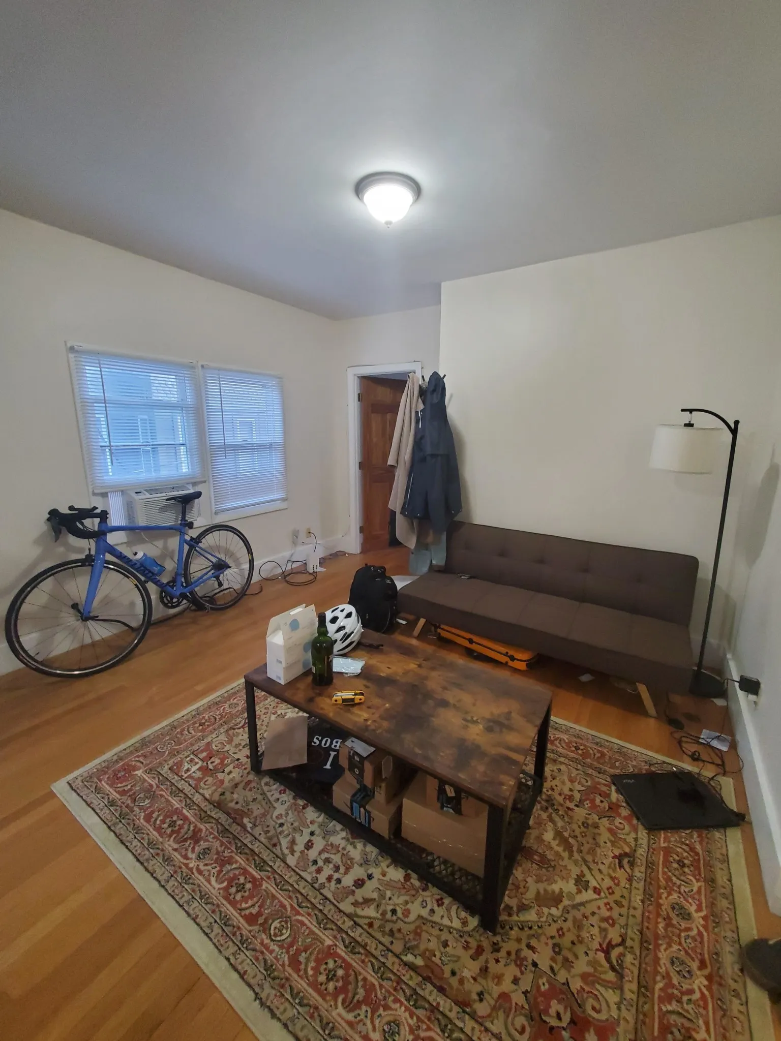 3 bed, 1 bath apartment for rent at 185 Beacon St Unit 2, Ward Two — photo 3 of 9