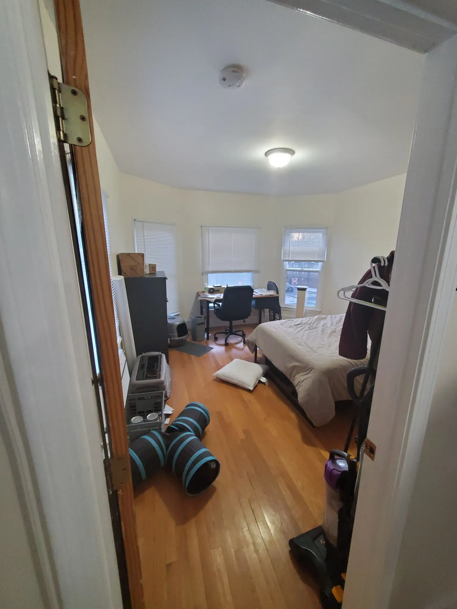 3 bed, 1 bath apartment for rent at 185 Beacon St Unit 2, Ward Two — photo 5 of 9