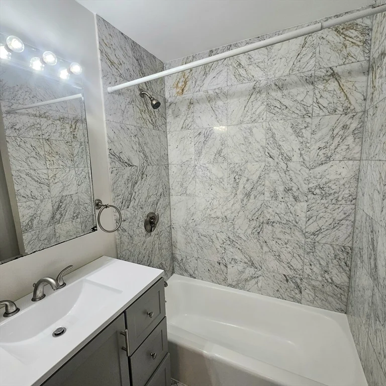 1 bed, 1 bath apartment for rent at 185 Beacon St Unit 2R, Back Bay — photo 7 of 8