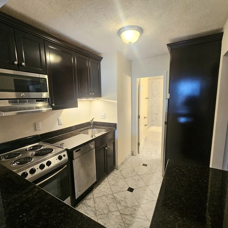 1 bed, 1 bath apartment for rent at 185 Beacon St Unit 4F, Back Bay — photo 4 of 9