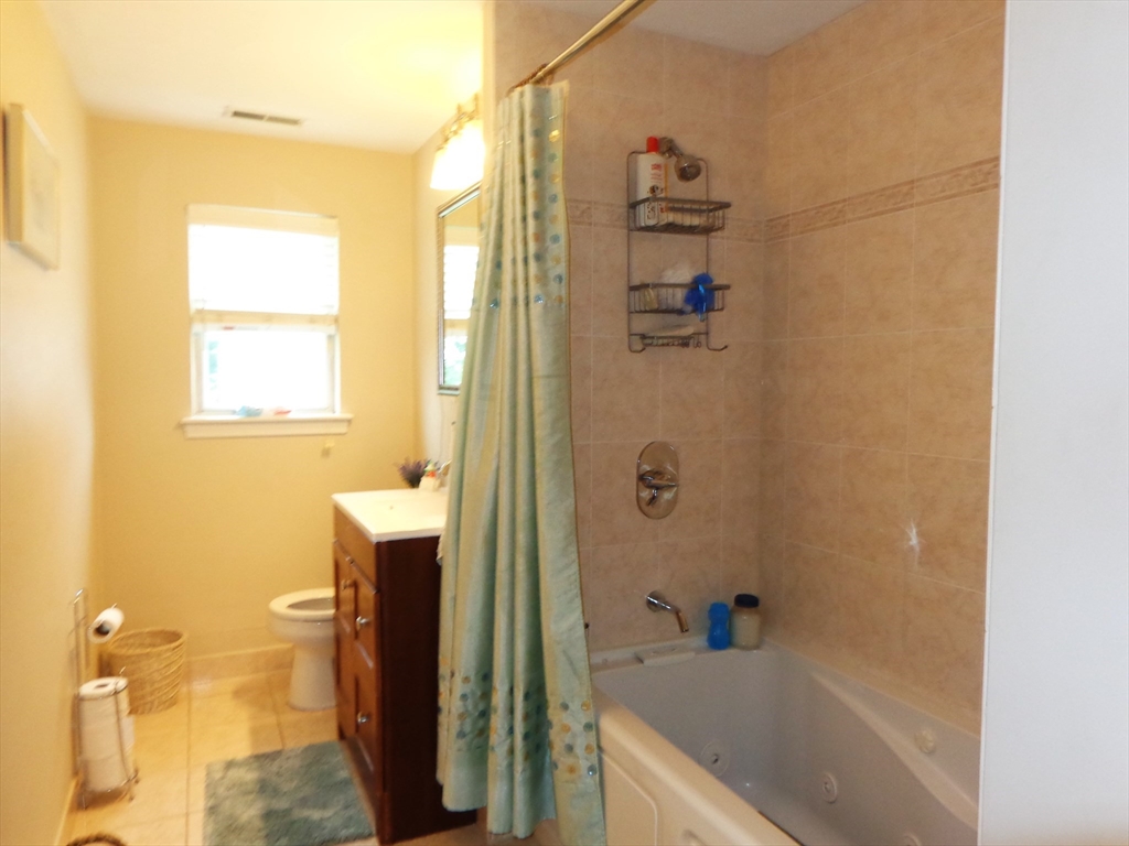 3 bed, 2 bath apartment for rent at 185 Edenfield Ave Unit 2, Watertown — photo 13 of 19