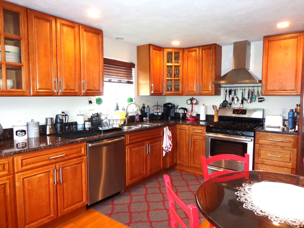 3 bed, 2 bath apartment for rent at 185 Edenfield Ave Unit 2, Watertown — photo 6 of 19