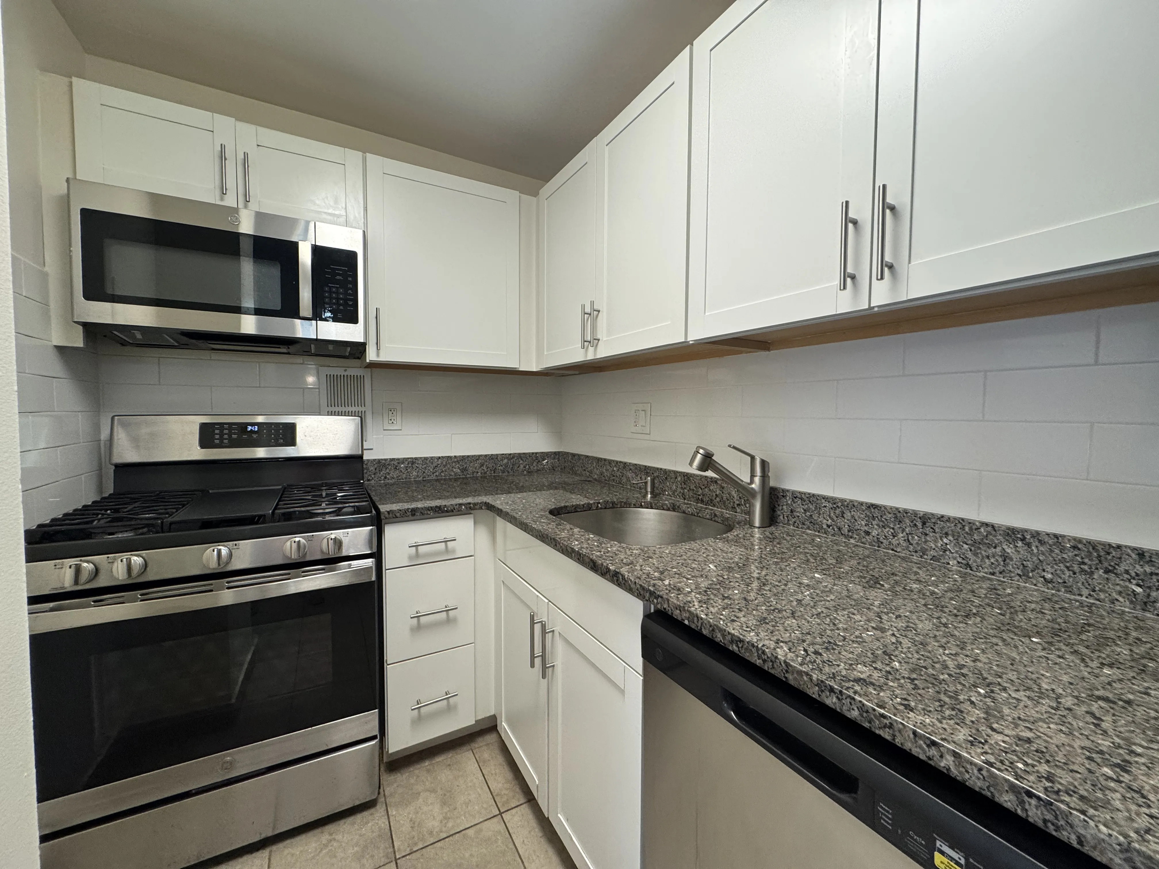 2 bed, 1.5 bath apartment for rent at 185 Freeman St Unit 246, North Brookline — photo 3 of 12