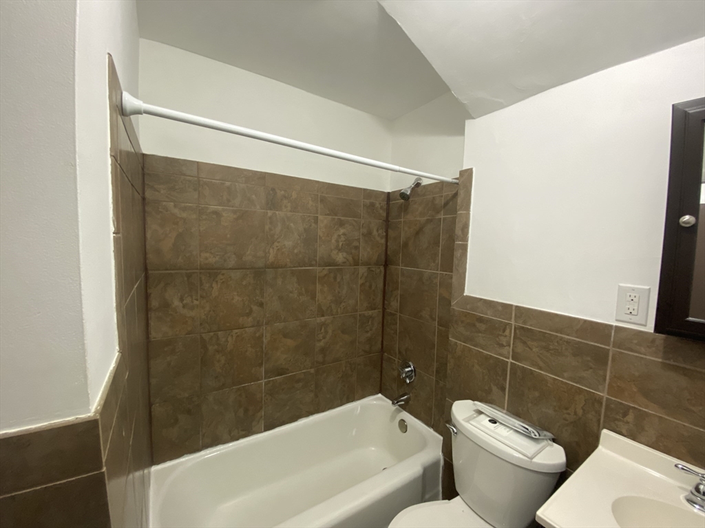 1 bed, 1 bath apartment for rent at 185 Grove Unit 1, West Roxbury — photo 7 of 9