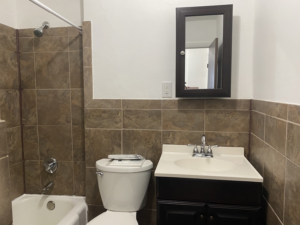 1 bed, 1 bath apartment for rent at 185 Grove Unit 1, West Roxbury — photo 6 of 9