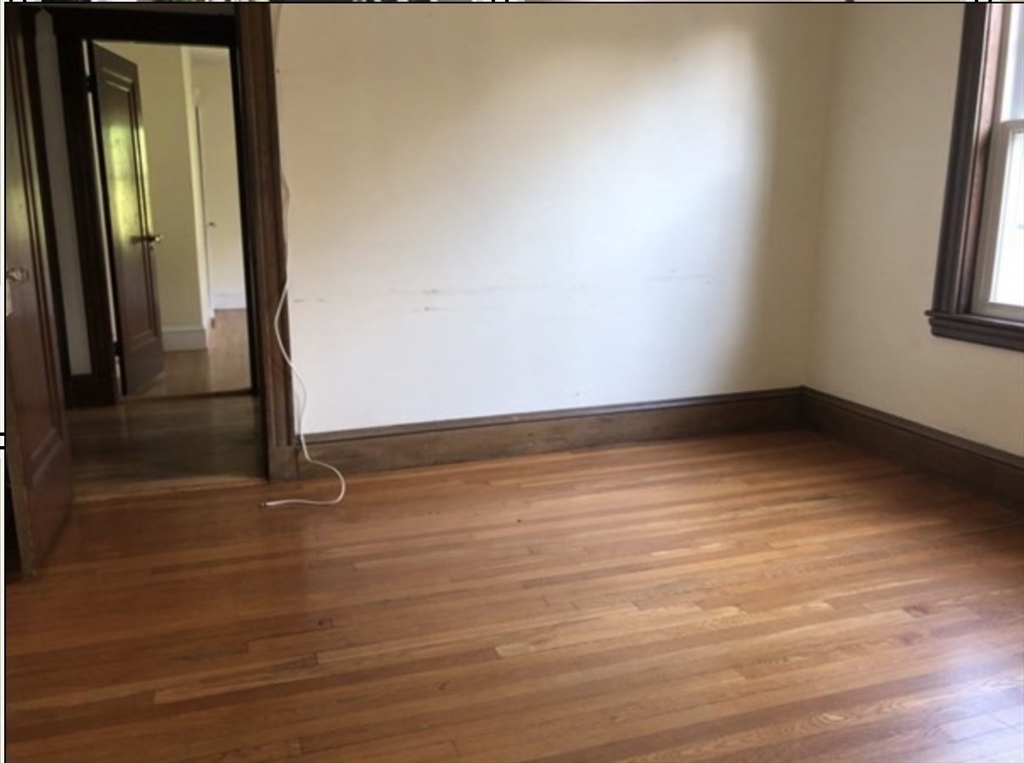 3 bed, 1 bath apartment for rent at 185 Huron Ave Unit 1, Observatory Hill — photo 3 of 10