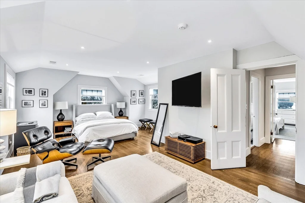 5 bed, 3 bath apartment for rent at 185 Jerusalem Rd Unit 1, Cohasset — photo 13 of 18