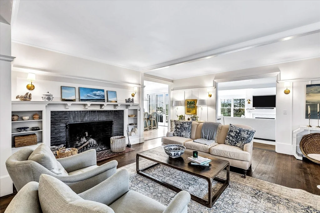 5 bed, 3 bath apartment for rent at 185 Jerusalem Rd Unit 1, Cohasset — photo 4 of 18