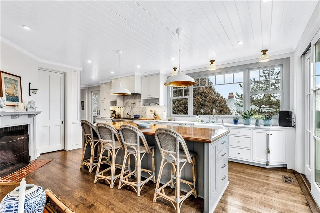 5 bed, 3 bath apartment for rent at 185 Jerusalem Rd Unit 1, Cohasset — photo 7 of 18