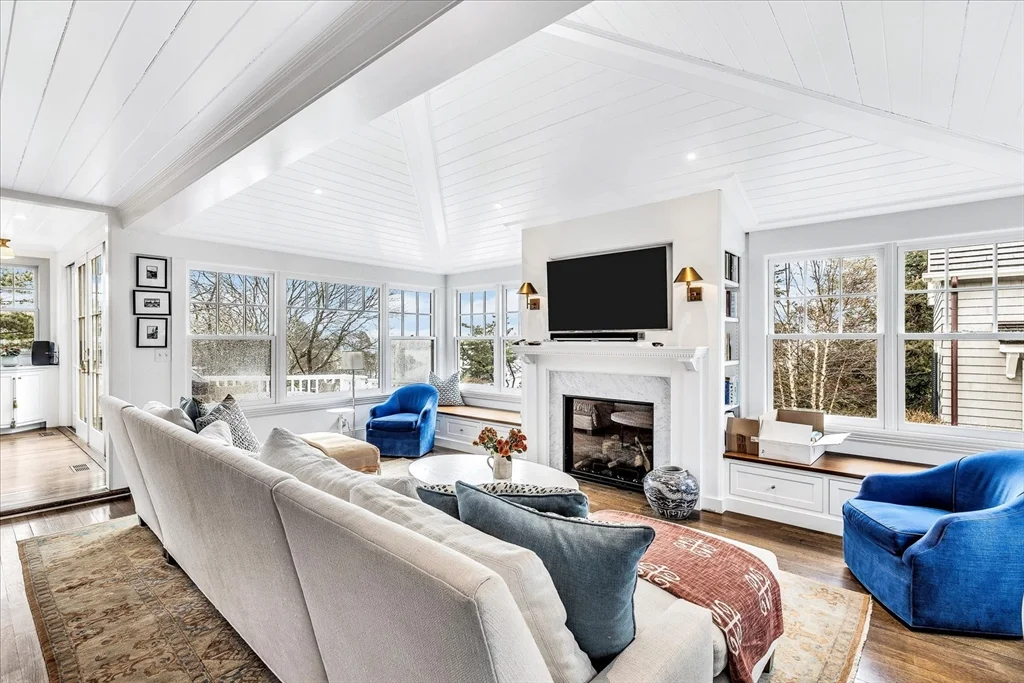 5 bed, 3 bath apartment for rent at 185 Jerusalem Rd Unit 1, Cohasset — photo 3 of 18