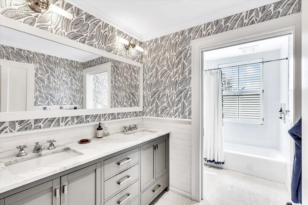 5 bed, 3 bath apartment for rent at 185 Jerusalem Rd Unit 1, Cohasset — photo 9 of 18