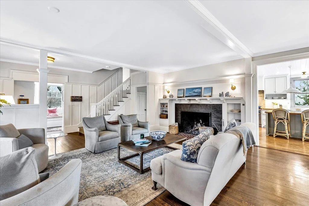 5 bed, 3 bath apartment for rent at 185 Jerusalem Rd Unit 1, Cohasset — photo 2 of 18
