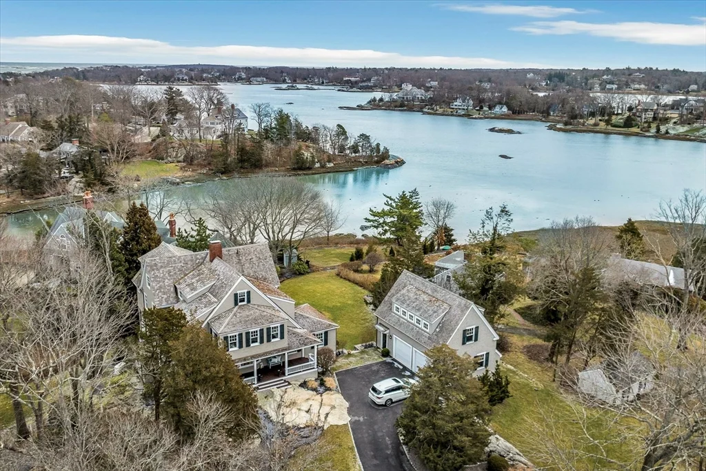 5 bed, 3 bath apartment for rent at 185 Jerusalem Rd Unit 1, Cohasset — photo 1 of 18