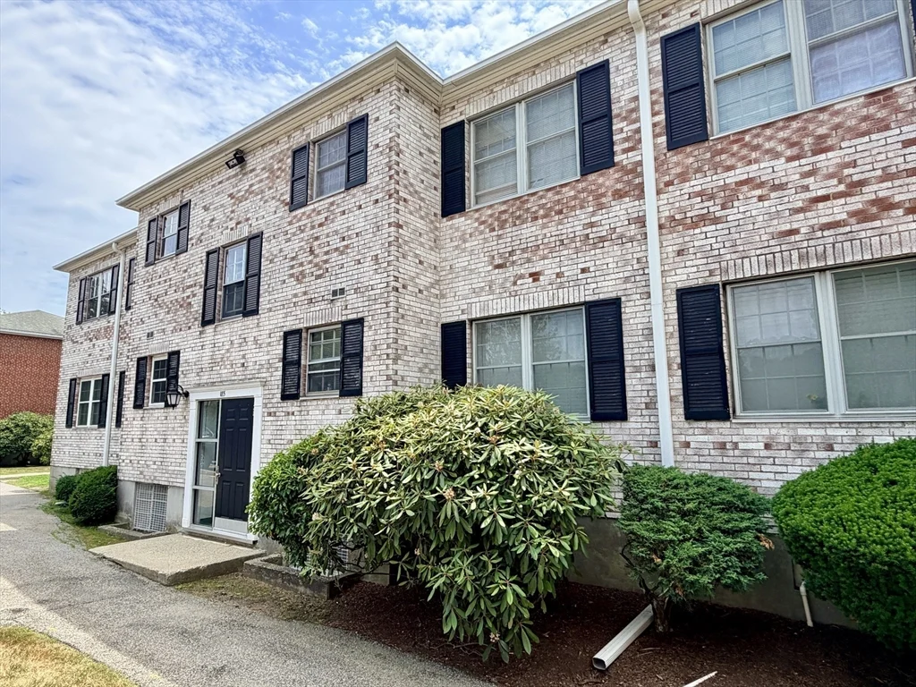 2 bed, 1 bath apartment for rent at 185 Lake Shore Rd Unit 1, Brighton — photo 17 of 21