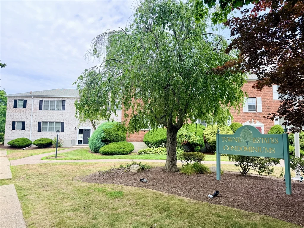 2 bed, 1 bath apartment for rent at 185 Lake Shore Rd Unit 1, Brighton — photo 1 of 21