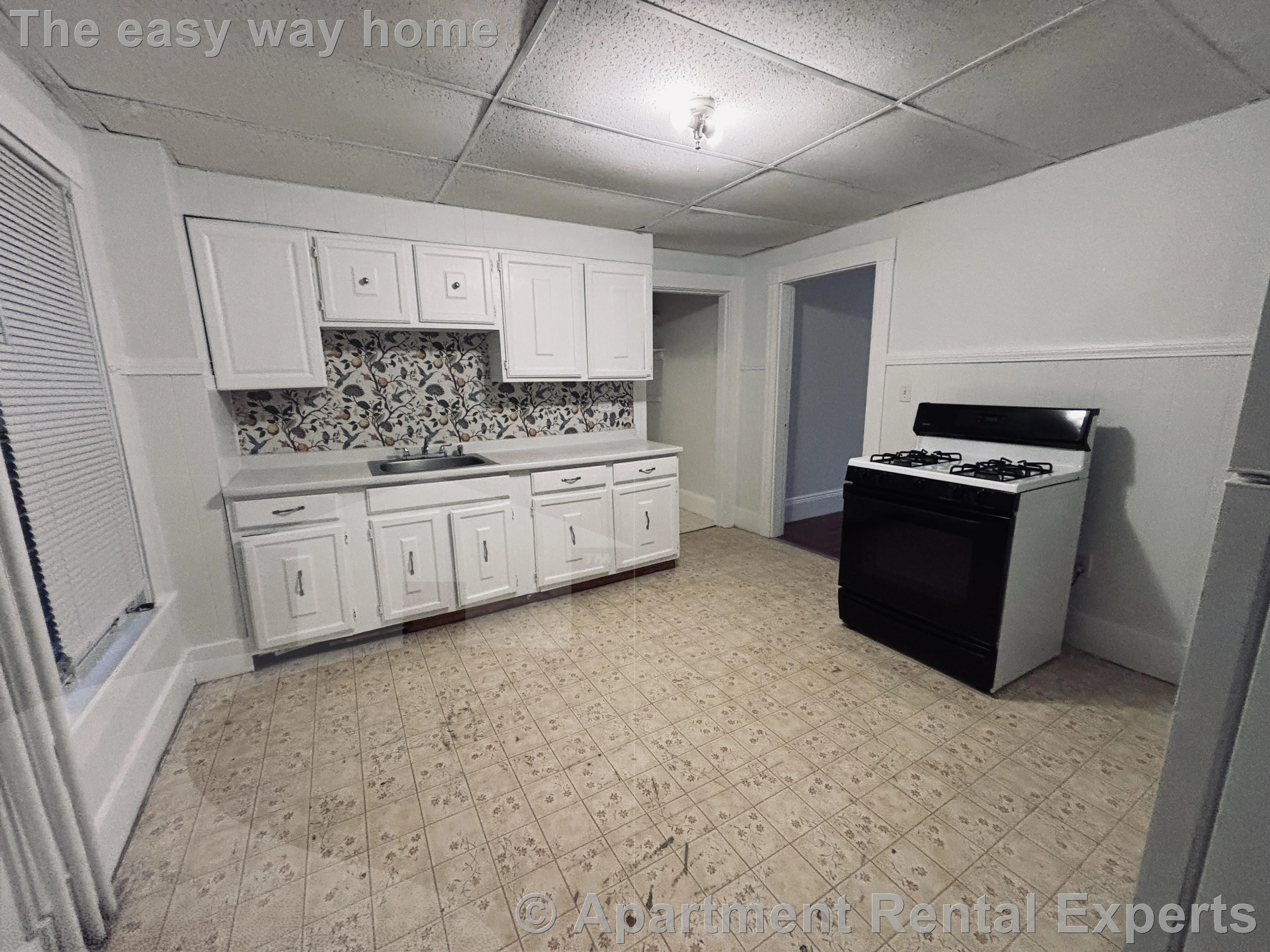 Studio bed, 1 bath apartment for rent at 185 Lowell St Unit 1R, Spring Hill — photo 3 of 7