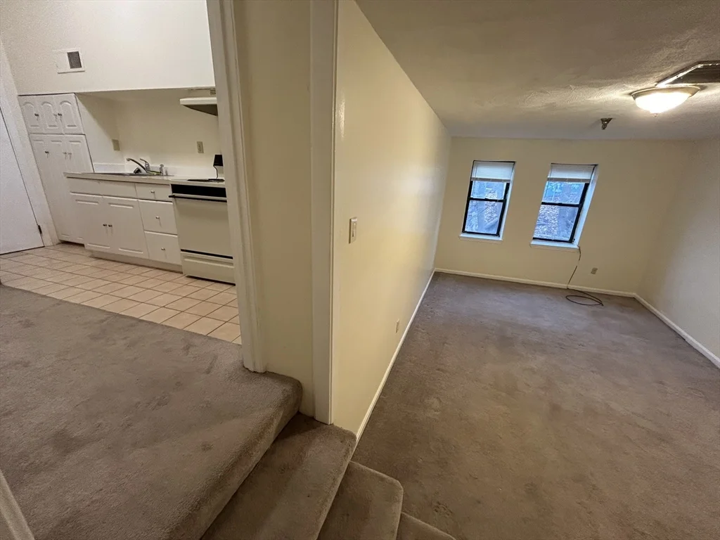 Studio bed, 1 bath apartment for rent at 185 Main St Unit 11, Marlborough — photo 5 of 8