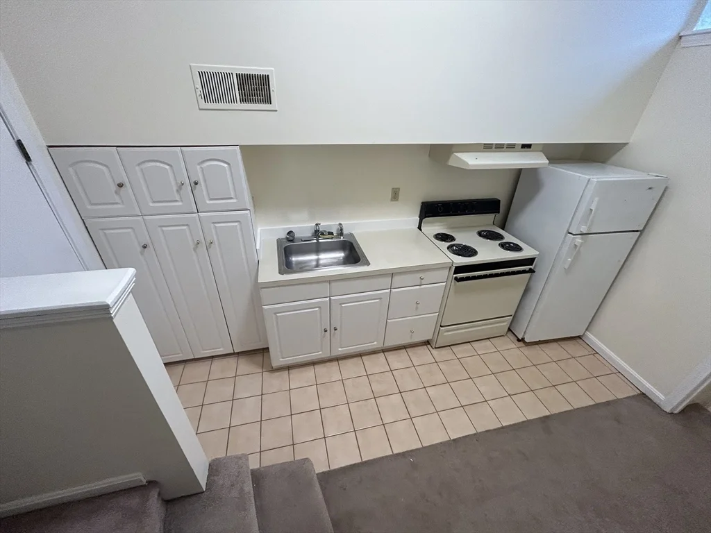 Studio bed, 1 bath apartment for rent at 185 Main St Unit 11, Marlborough — photo 2 of 8