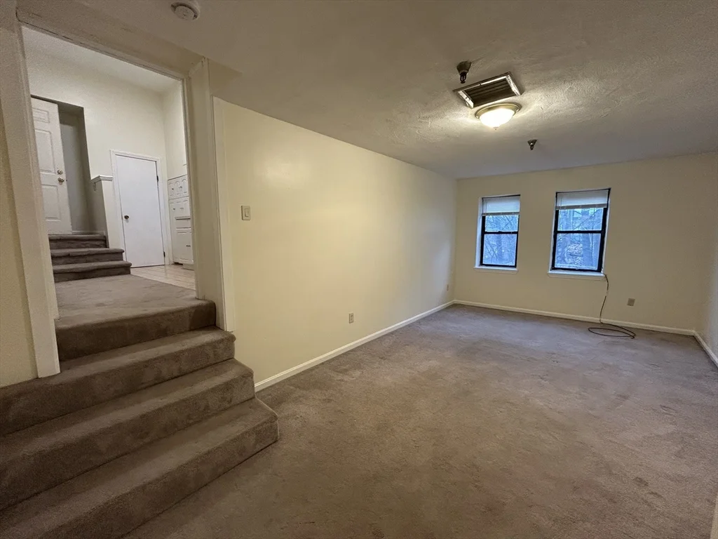 Studio bed, 1 bath apartment for rent at 185 Main St Unit 11, Marlborough — photo 3 of 8