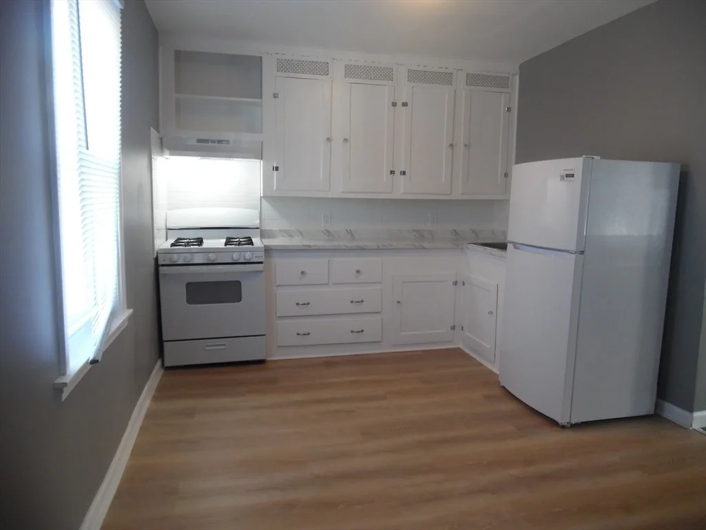 2 bed, 1 bath apartment for rent at 185 Mason St Unit 2, Fall River — photo 4 of 9