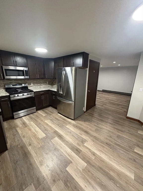 2 bed, 1 bath apartment for rent at 185 Middle St Unit 185, Springfield — photo 2 of 9