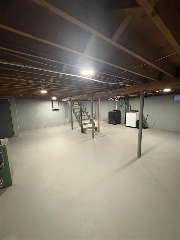 2 bed, 1 bath apartment for rent at 185 Middle St Unit 185, Springfield — photo 9 of 9