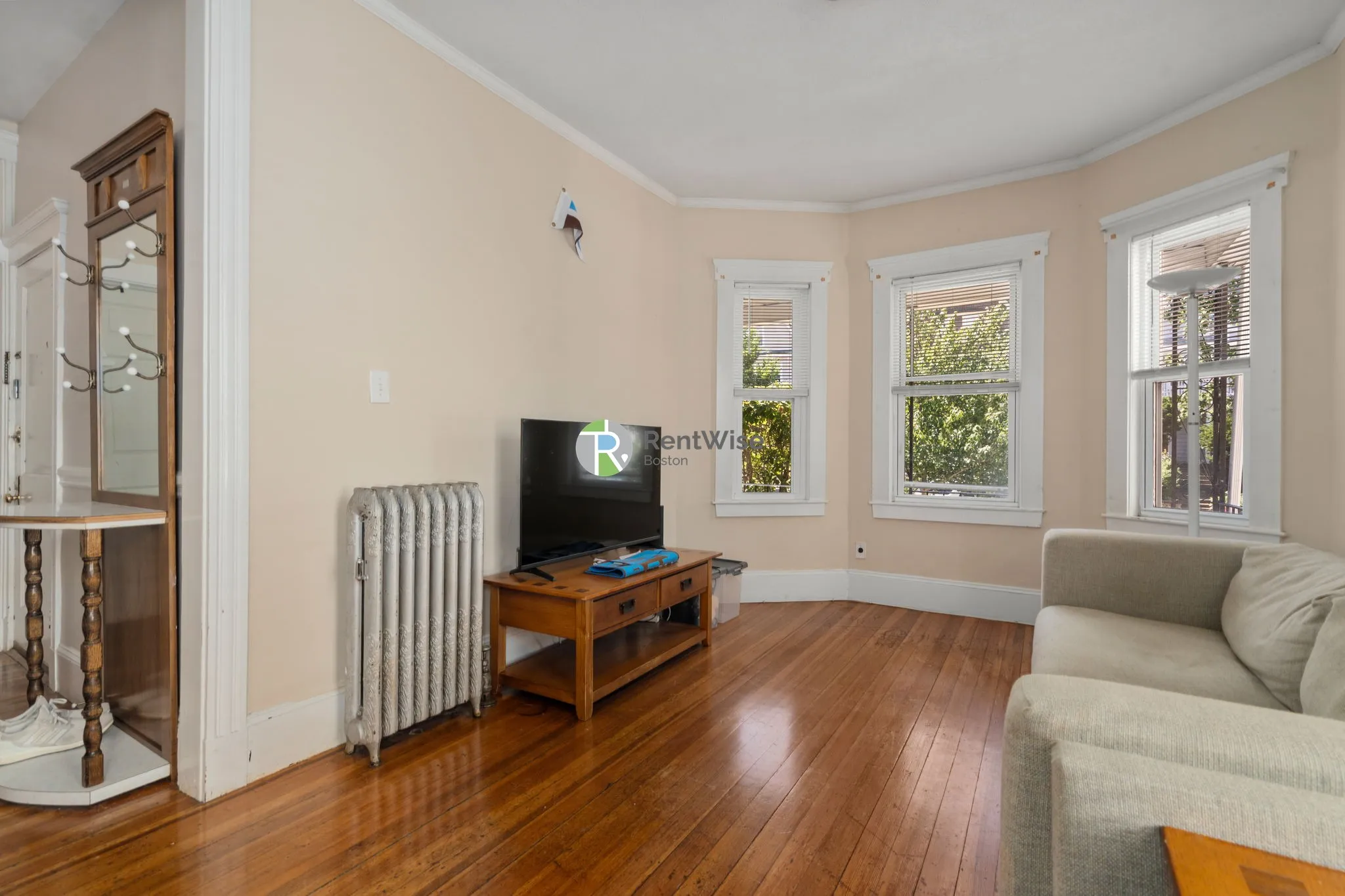 5 bed, 2 bath apartment for rent at 185 Powder House Boulevard Unit 2, West Somerville — photo 9 of 37