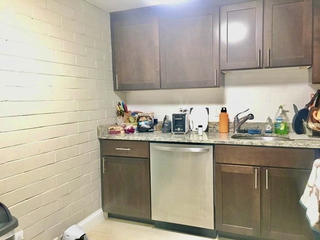 1 bed, 1 bath apartment for rent at 185 Quincy Shore Dr Unit A87, Quincy — photo 11 of 14