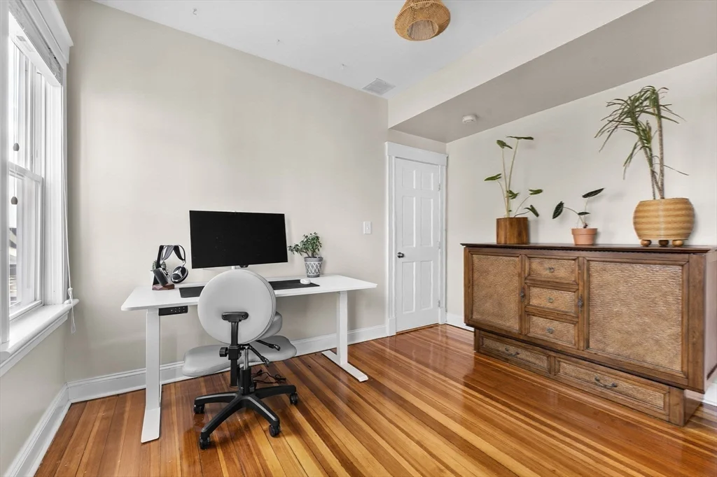 3 bed, 1 bath apartment for rent at 185 Savin Hill Ave Unit 3, Dorchester — photo 23 of 28