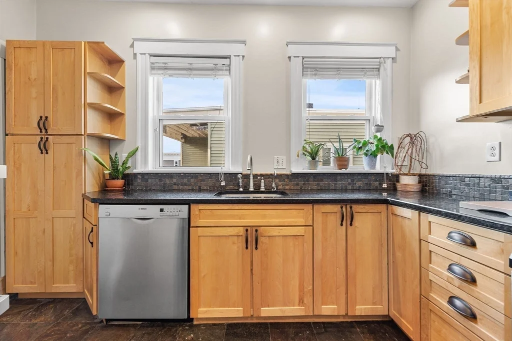 3 bed, 1 bath apartment for rent at 185 Savin Hill Ave Unit 3, Dorchester — photo 12 of 28