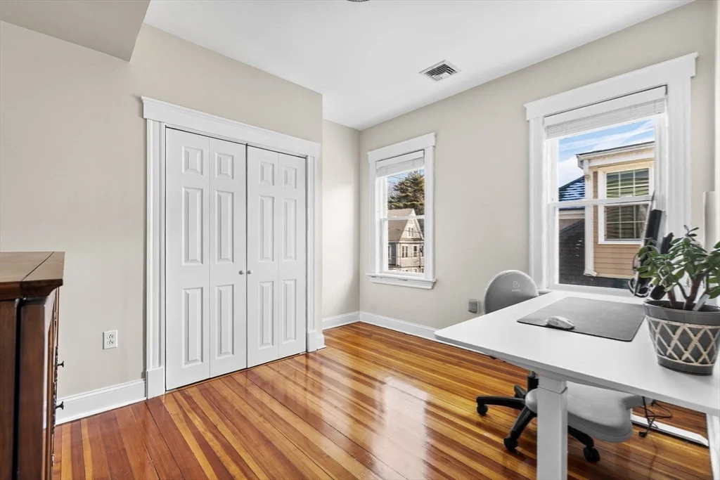 3 bed, 1 bath apartment for rent at 185 Savin Hill Ave Unit 3, Dorchester — photo 22 of 28