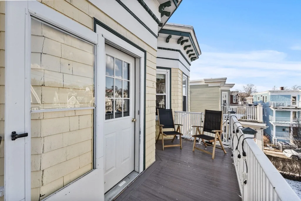 3 bed, 1 bath apartment for rent at 185 Savin Hill Ave Unit 3, Dorchester — photo 25 of 28