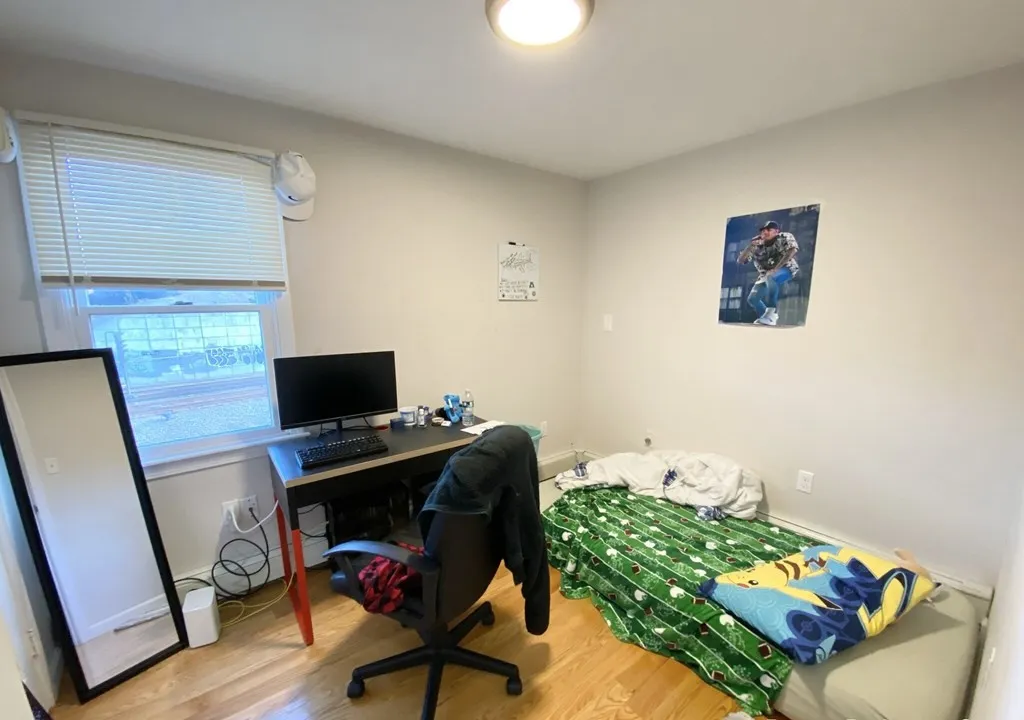 4 bed, 1 bath apartment for rent at 185 Sydney St Unit 1, Boston — photo 5 of 9