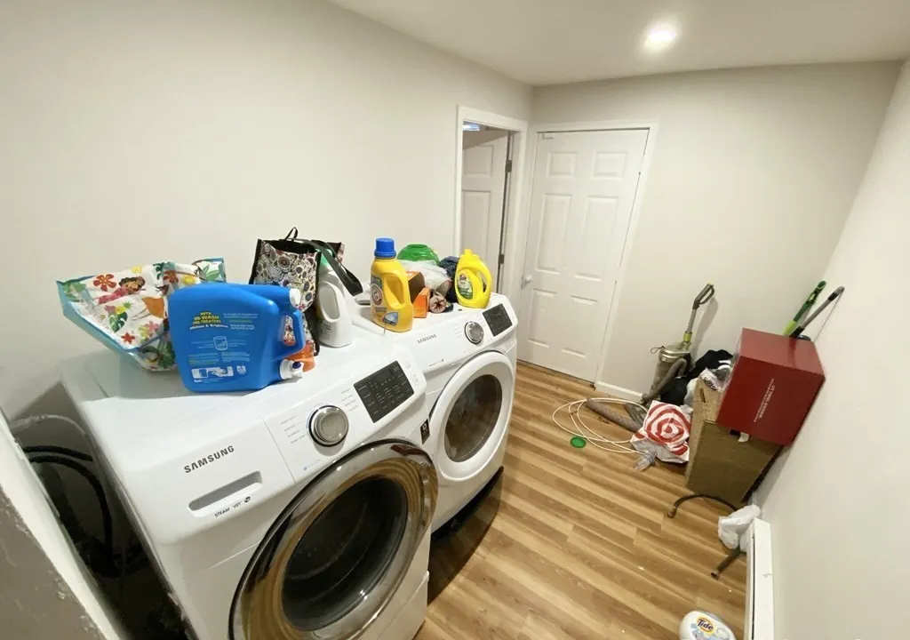 4 bed, 1 bath apartment for rent at 185 Sydney St Unit 1, Boston — photo 8 of 9