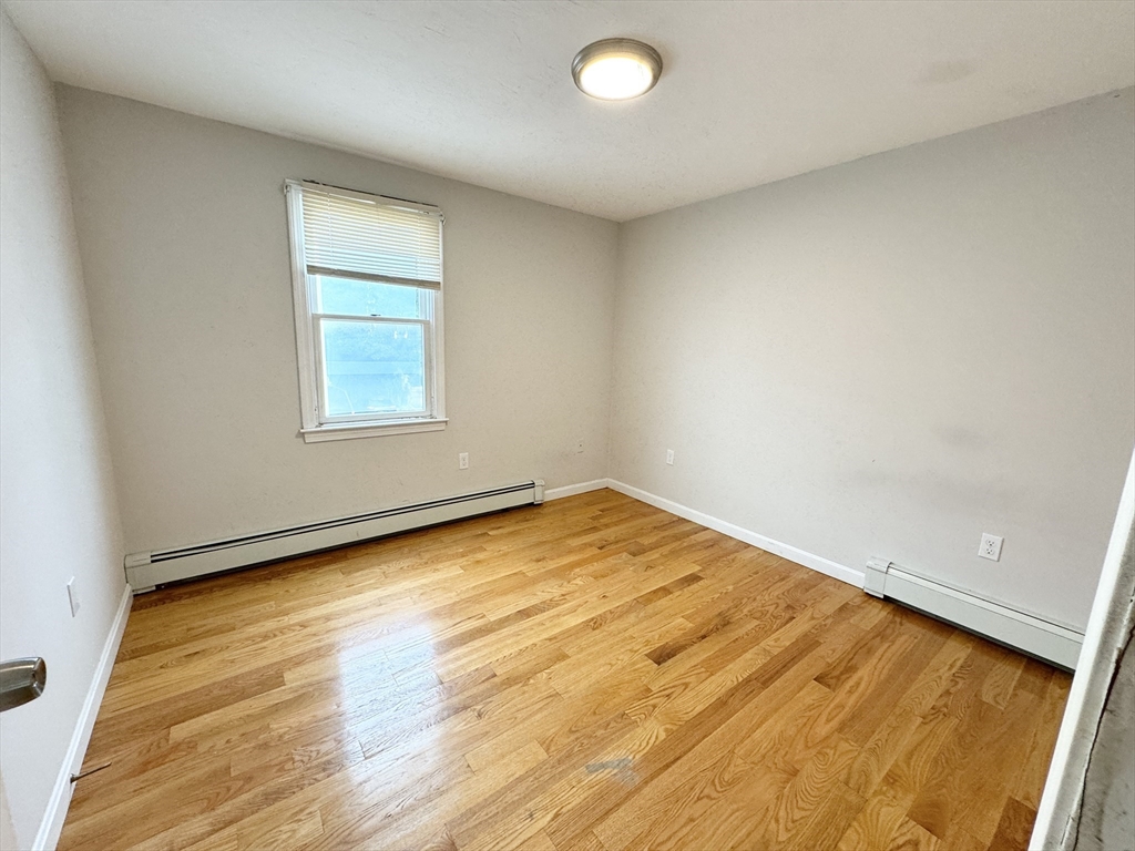 4 bed, 1 bath apartment for rent at 185 Sydney St Unit 2, Dorchester — photo 4 of 9