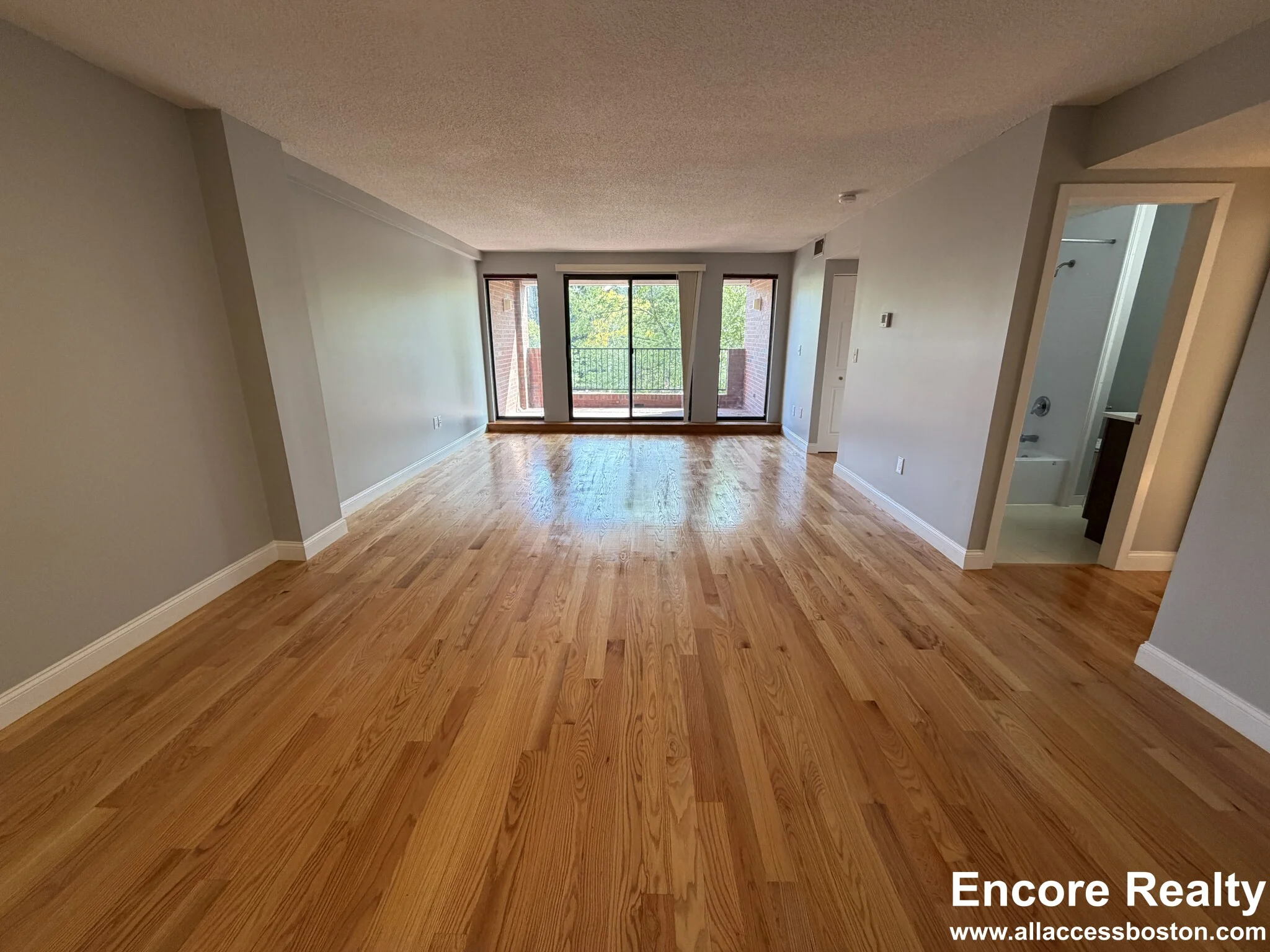 3 bed, 2 bath apartment for rent at 1850 Beacon St Unit 1850 -304, Brookline — photo 5 of 18