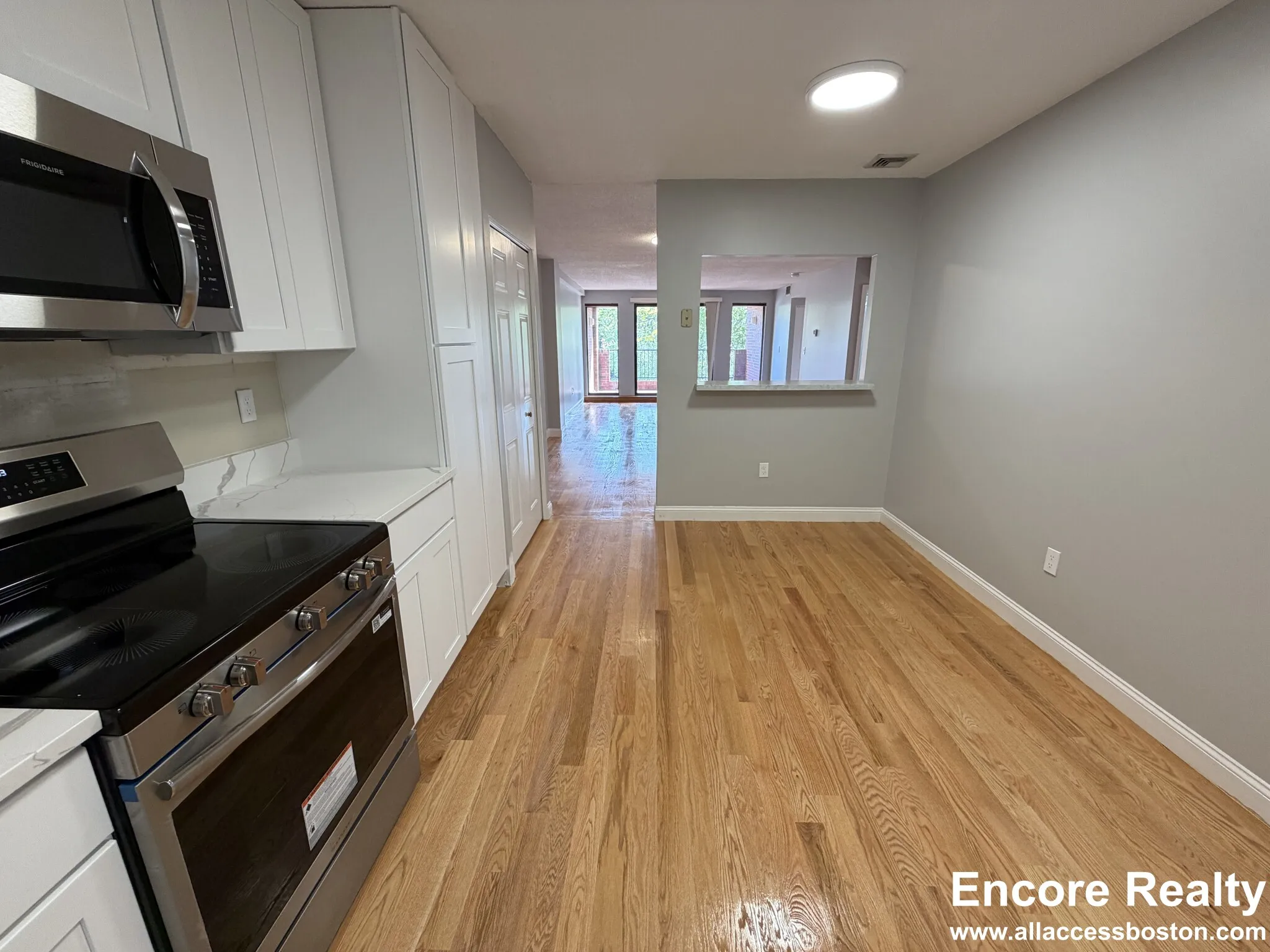 3 bed, 2 bath apartment for rent at 1850 Beacon St Unit 303, Brookline — photo 4 of 18